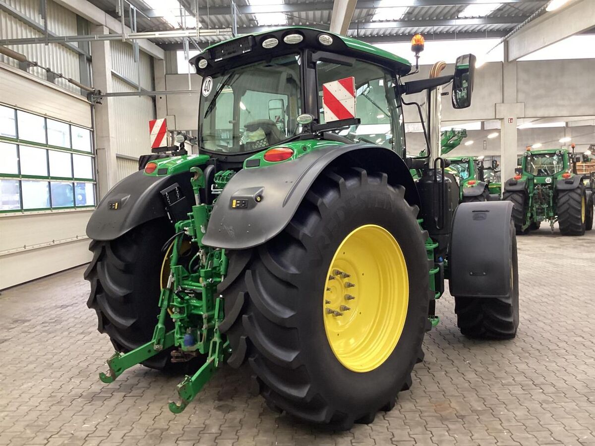 John Deere 6215R 3