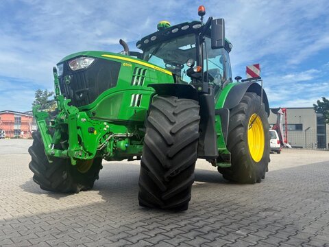 John Deere 6215R
