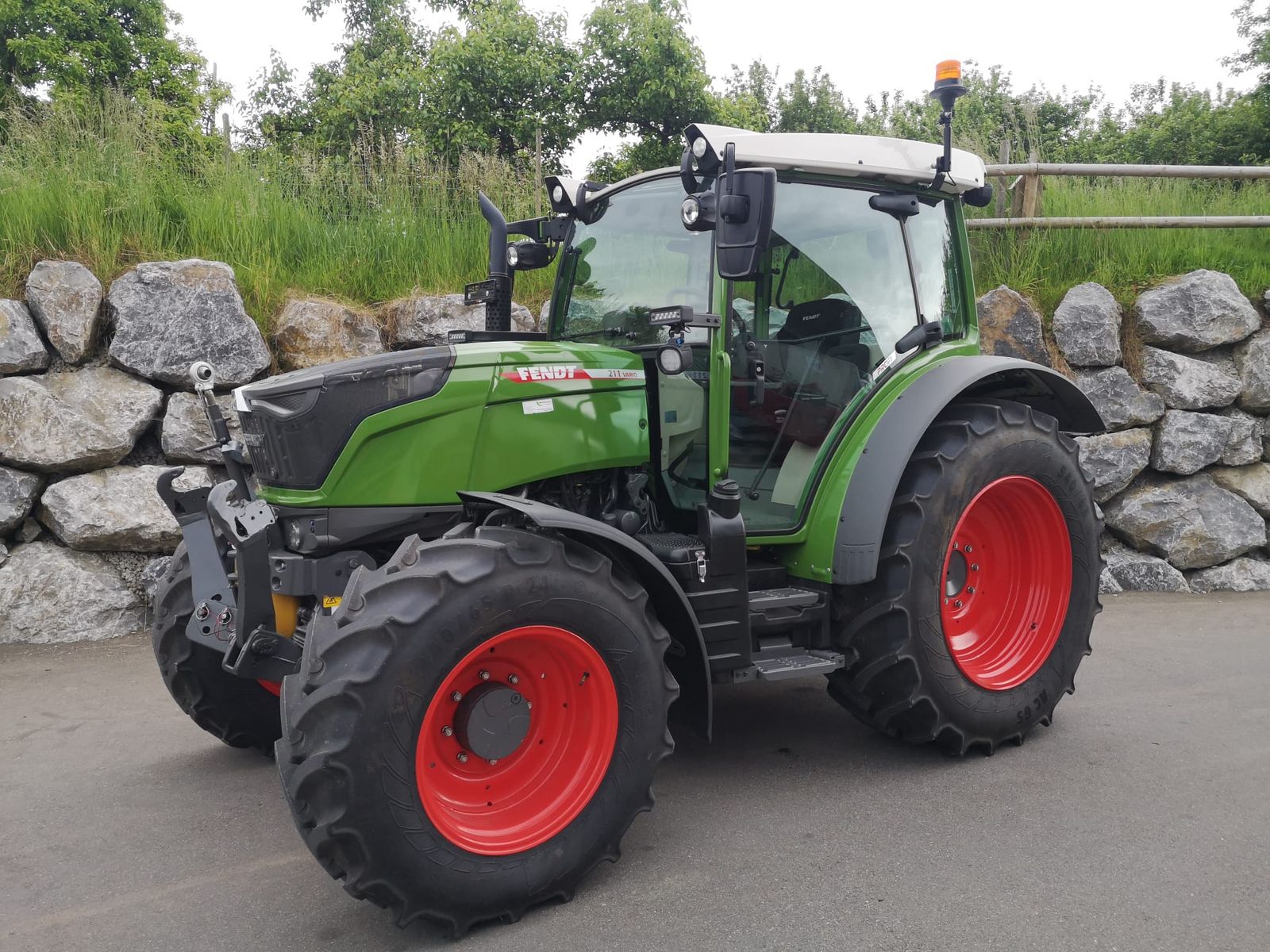 Fendt, 211 Vario Profi+ (Gen3), 2023