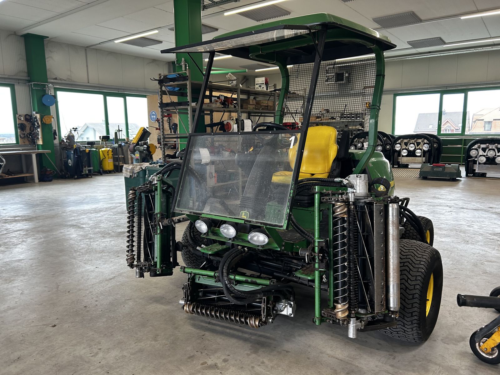 John Deere, 8700 Precision Cut Fairwaymäher, 2010