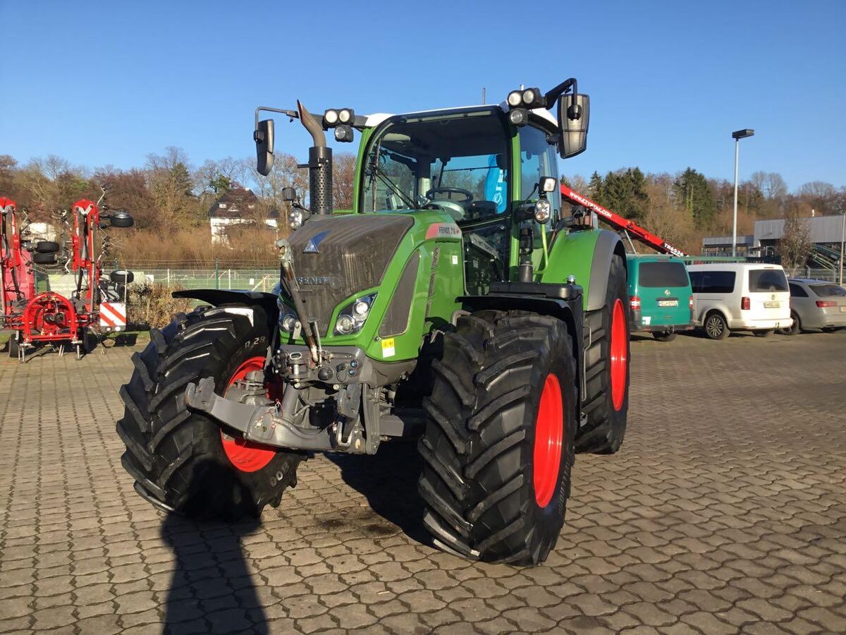 Fendt 718 Vario S4 3