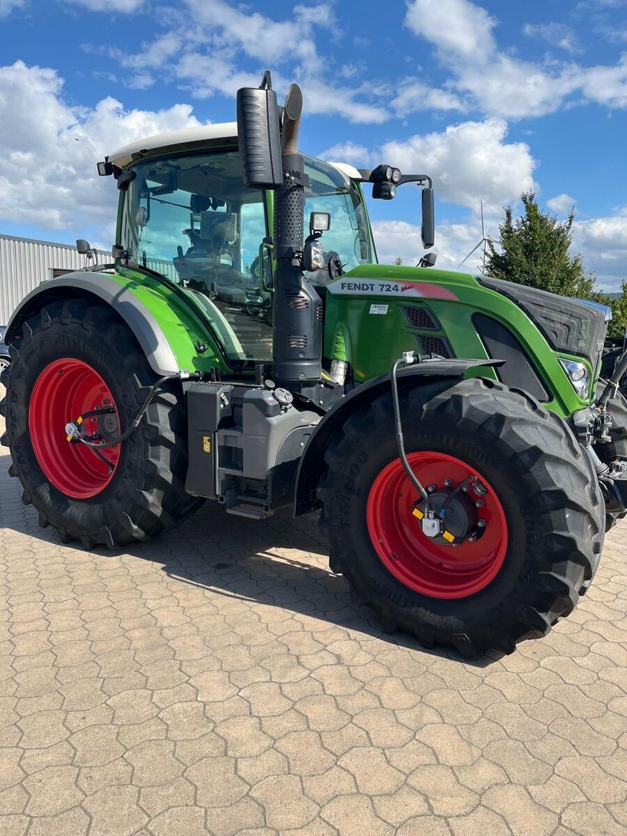 Fendt 724 Vario S4 ProfiPlus 2