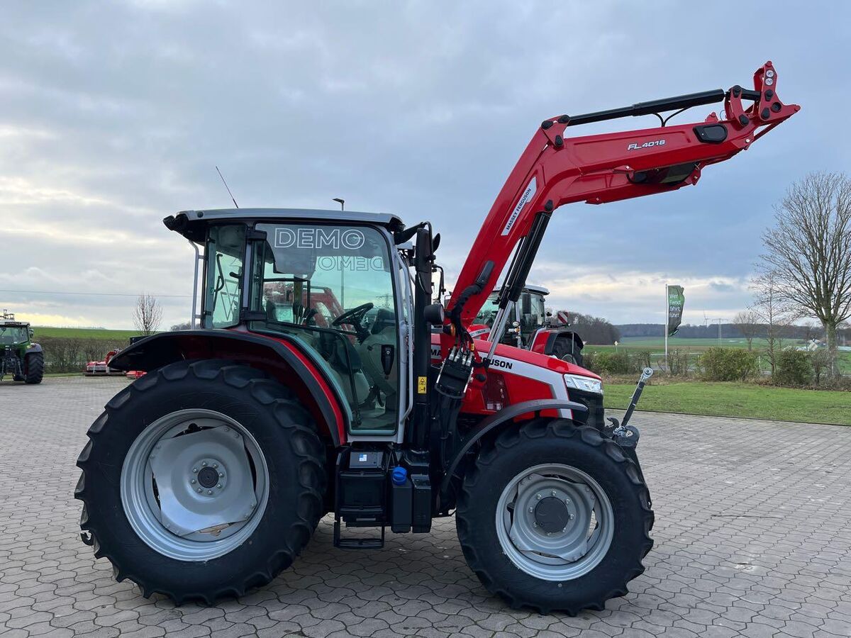 Massey Ferguson 5M.115 Dyna-4 Essential 2
