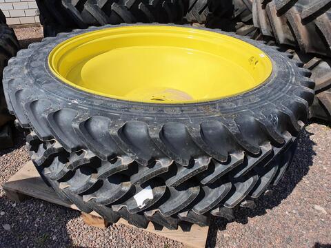 Firestone 270/95R48 x2