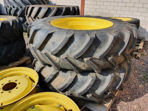 Firestone 420/85R34 x2
