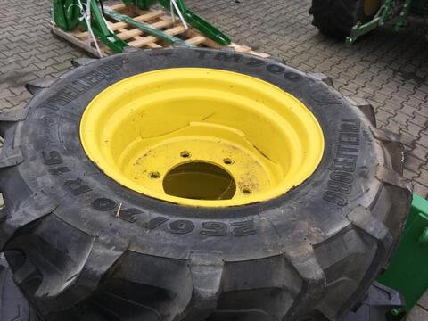 Trelleborg 260/70R16 x2