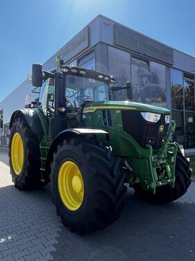 John Deere 6R 215