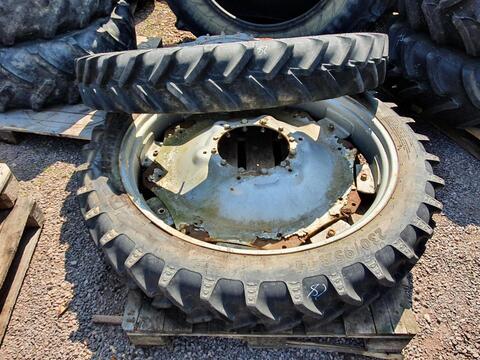 BKT 230/95R44 x2