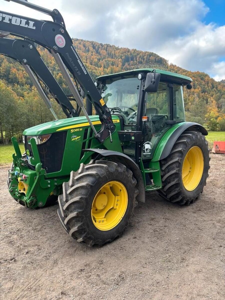 John Deere 5085M 1