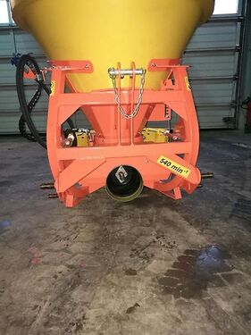 Pronar PS-250M Sand-/ Salzstreuer 2