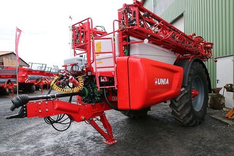 Unia Heron 6036 Anhängespritze 6000 L 36 m Gestänge 2