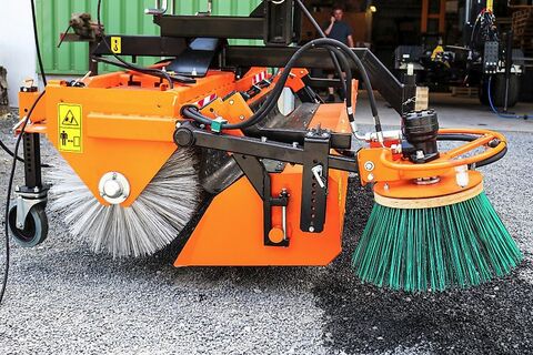 Pronar ZM 2000 Kehrmaschine 2m + Seitenbesen 3