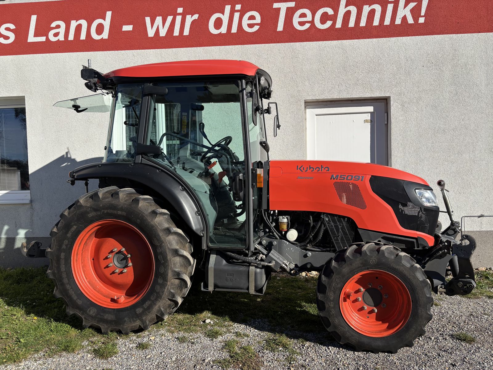 Kubota M5091 Narrow Cab 3