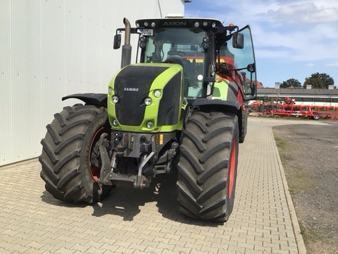 CLAAS Axion 930