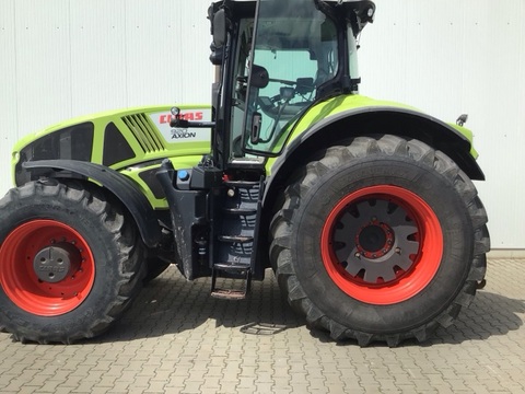 CLAAS Axion 920