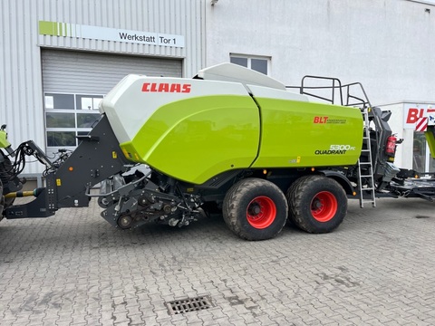 <strong>CLAAS Quadrant 5300 </strong><br />