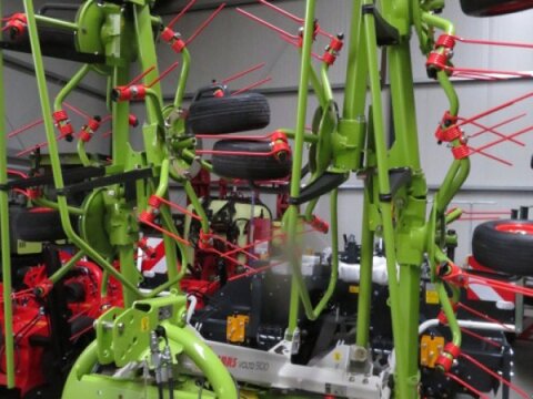 CLAAS Volto 900
