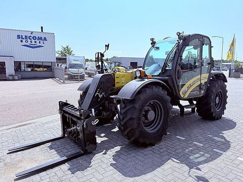 New Holland TH7.42 Telehandler 2