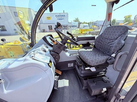 New Holland TH7.42 Telehandler 3