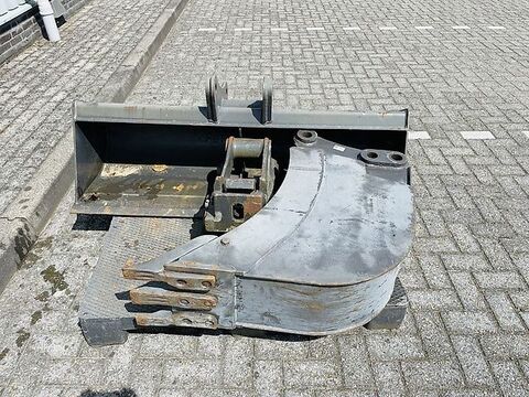 JCB Bucket Excavator/ Backhoe +Coupler