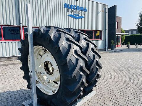 Pirelli 520/70R38 Set wielen met Banden