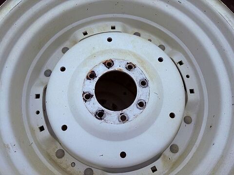 Mitas 420/70R30 & 300/70R20  Compl wheel 2