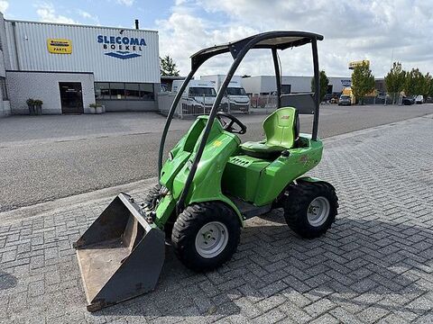 Avant 218 met Grondbak