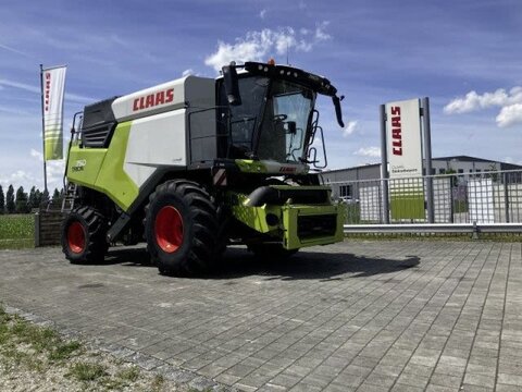 CLAAS TRION 750