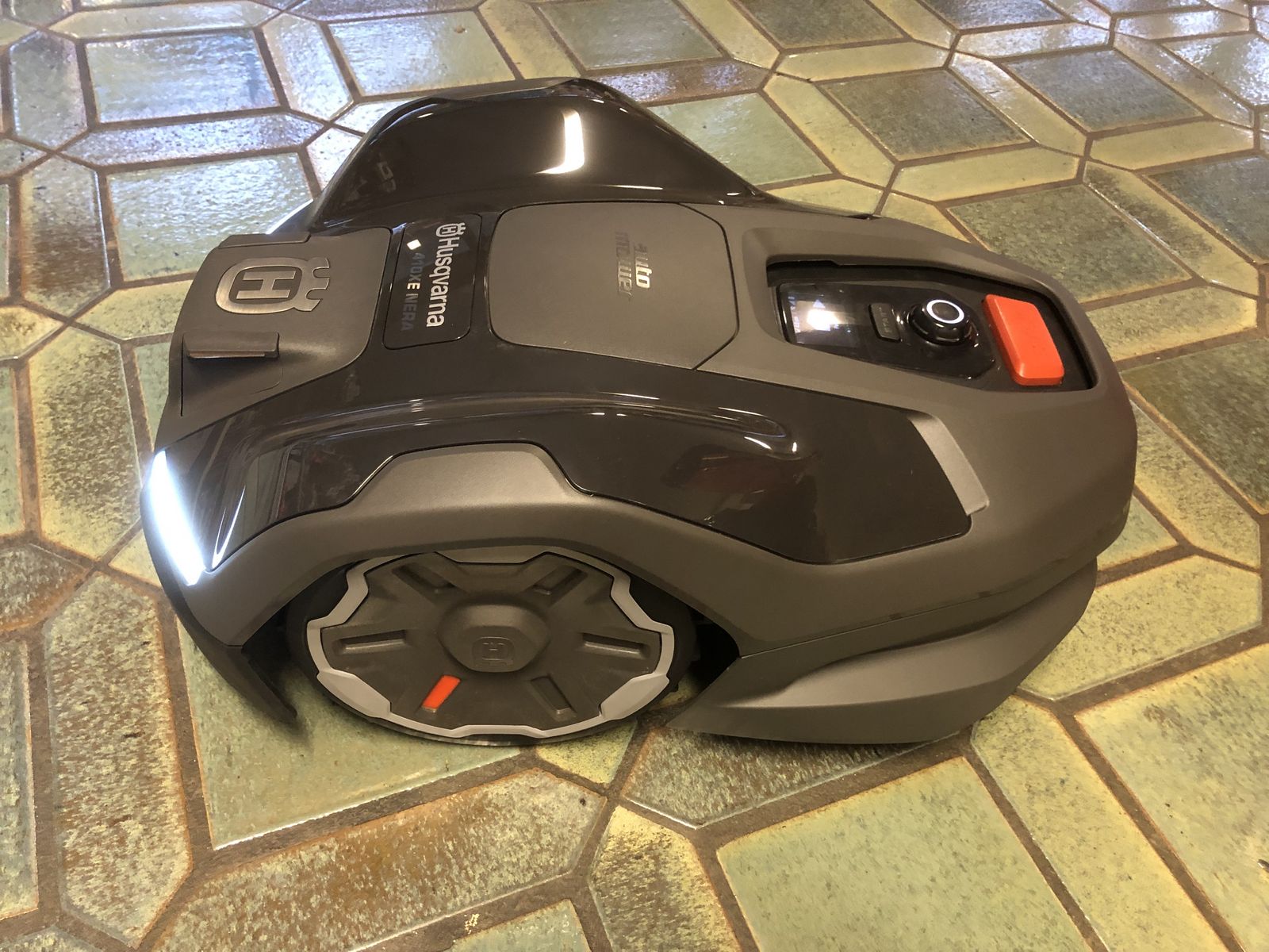 Husqvarna Automower 410XE NERA 2