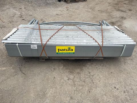 Sonstige Viereckraufe mit Palisadenfressgitter