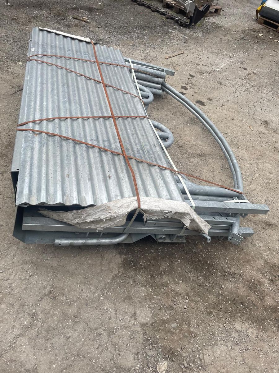 Viereckraufe mit Palisadenfressgitter 3