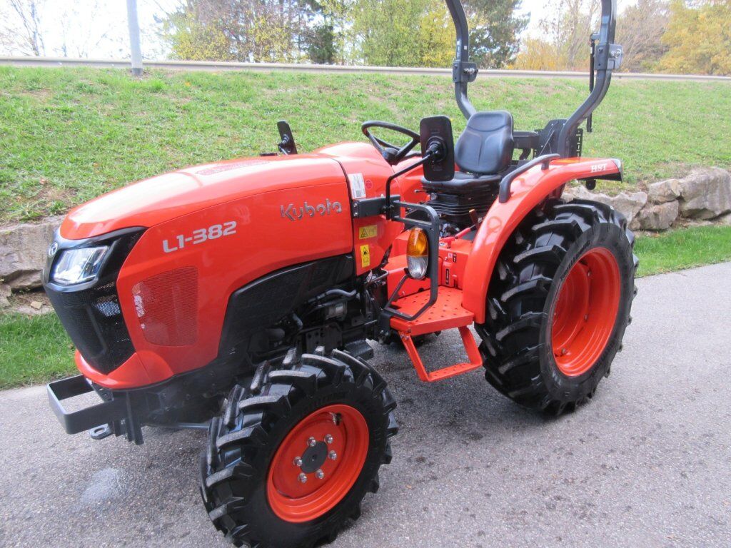 Kubota L1-382 HST-4WD 1