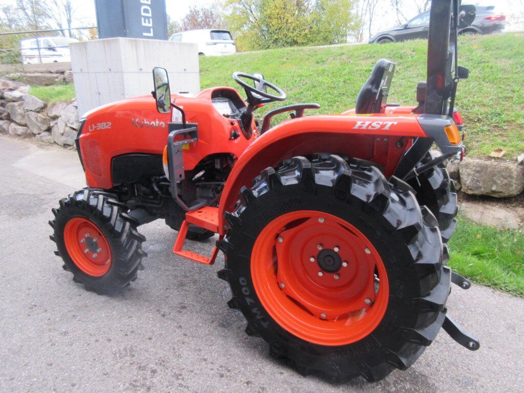 Kubota L1-382 HST-4WD 2