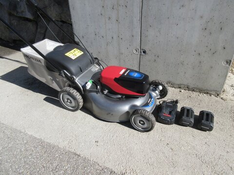 Honda HRG466 XB SEEA AKKU-Rasenmäher 2 x 6 Ah Akkus +
