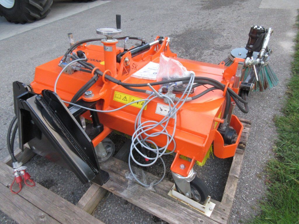 Kubota Kehrmaschine Eco SK 110 3