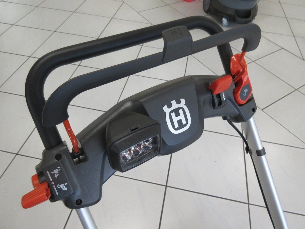 Husqvarna Akku Schneefräse ST 253i 3