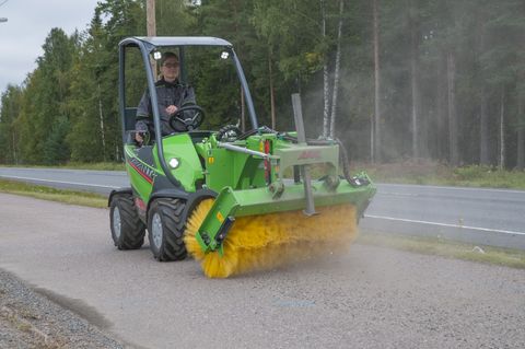 Avant Avant 225 mit Beheizter Kabine