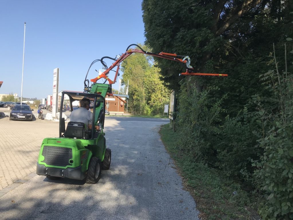 Avant Hydraulische Heckenschere mit Seitenhubarm 2