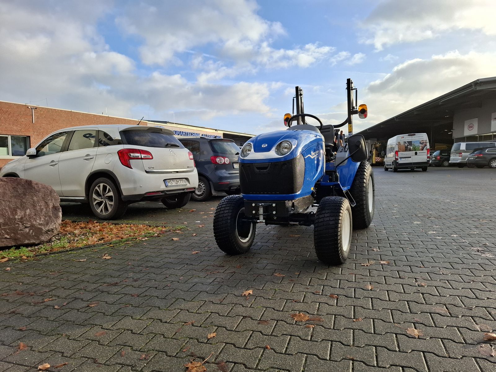 New Holland Boomer 25 Stage V 3