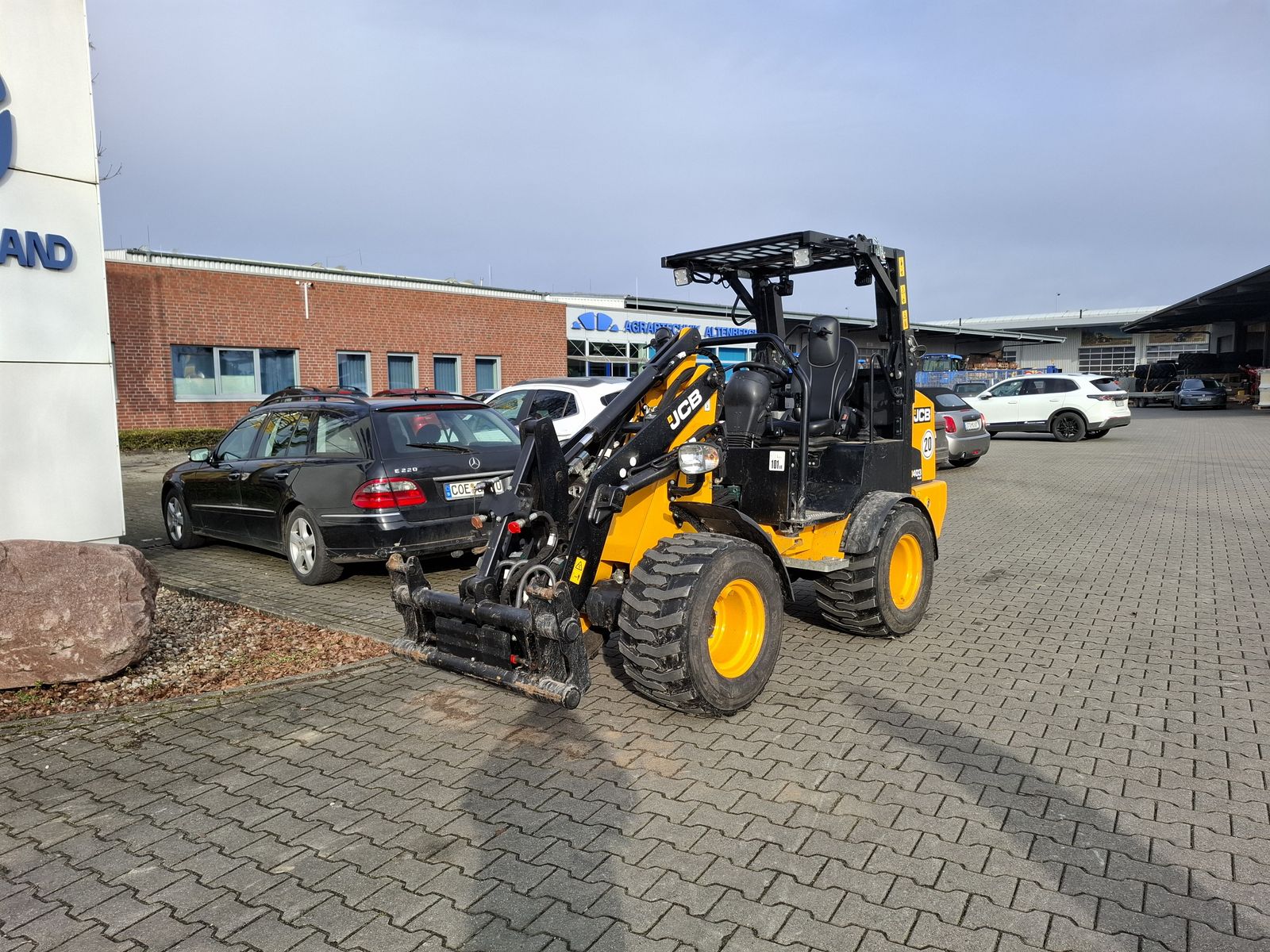 JCB 403 Plus mit Schutzdach  3