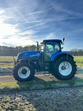 New Holland T7.220 AC mit Trimbel Lenksystem RTK