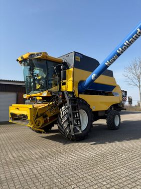 New Holland CS 6080 mit 6,10m Varifeed