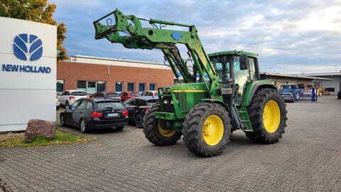 John Deere 6910