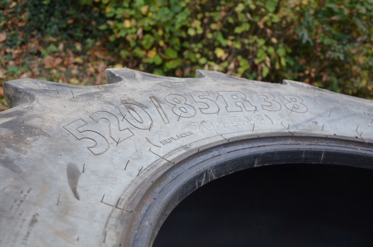 BKT 520/85R38 2 Stck. 2