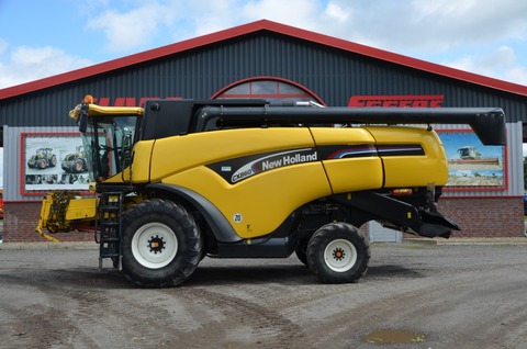 <strong>New Holland CX 860</strong><br />