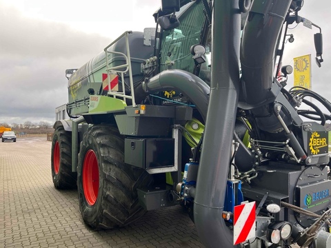 CLAAS XERION 4200 SADDLE TRAC Bauer 