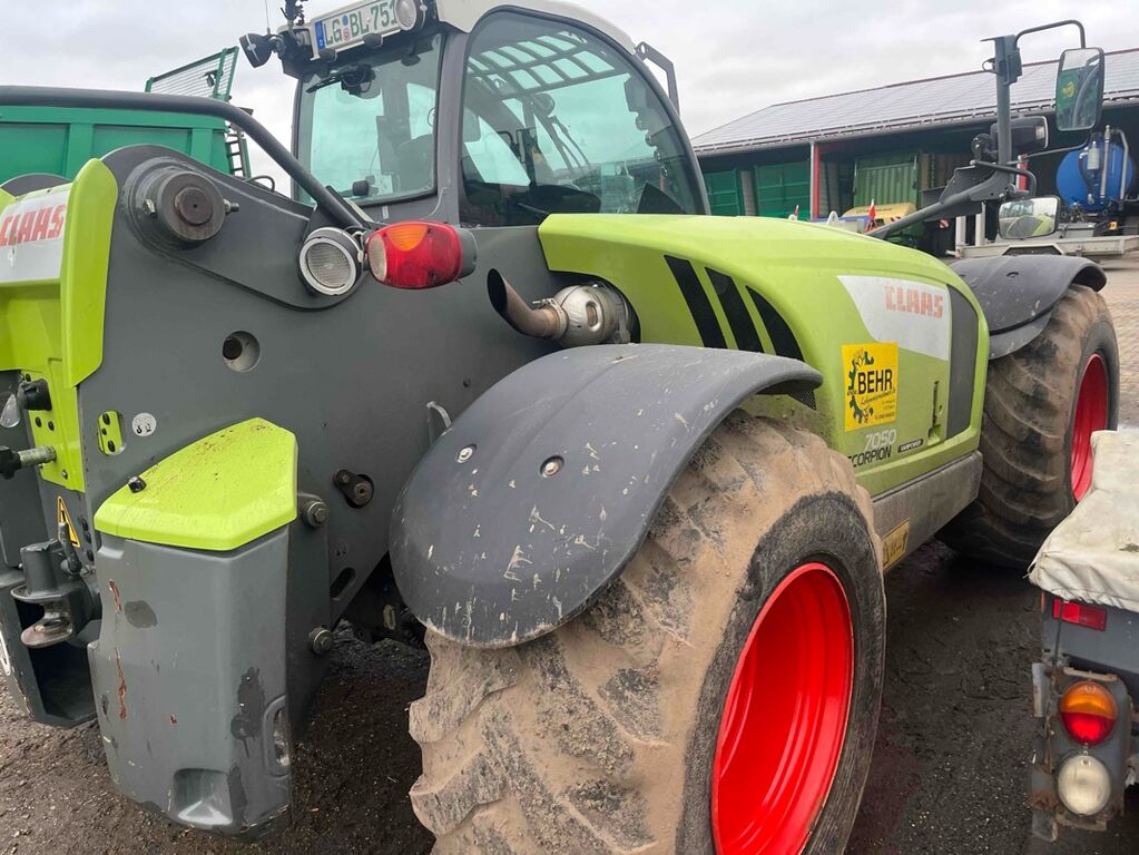 Claas SCORPION 7050 3
