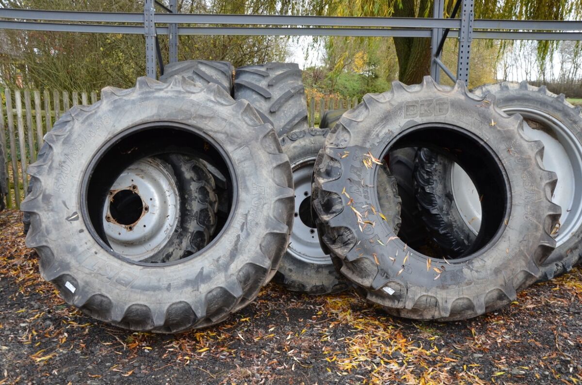 BKT 520/85R38 2 Stck. 1