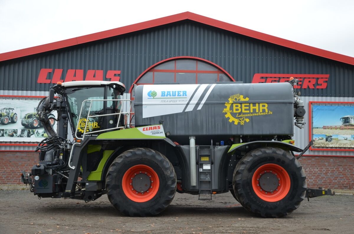 Claas XERION 4200 SADDLE TRAC Bauer  1