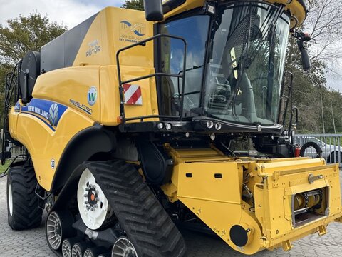 New Holland CR 8.80 ST5 Raupe